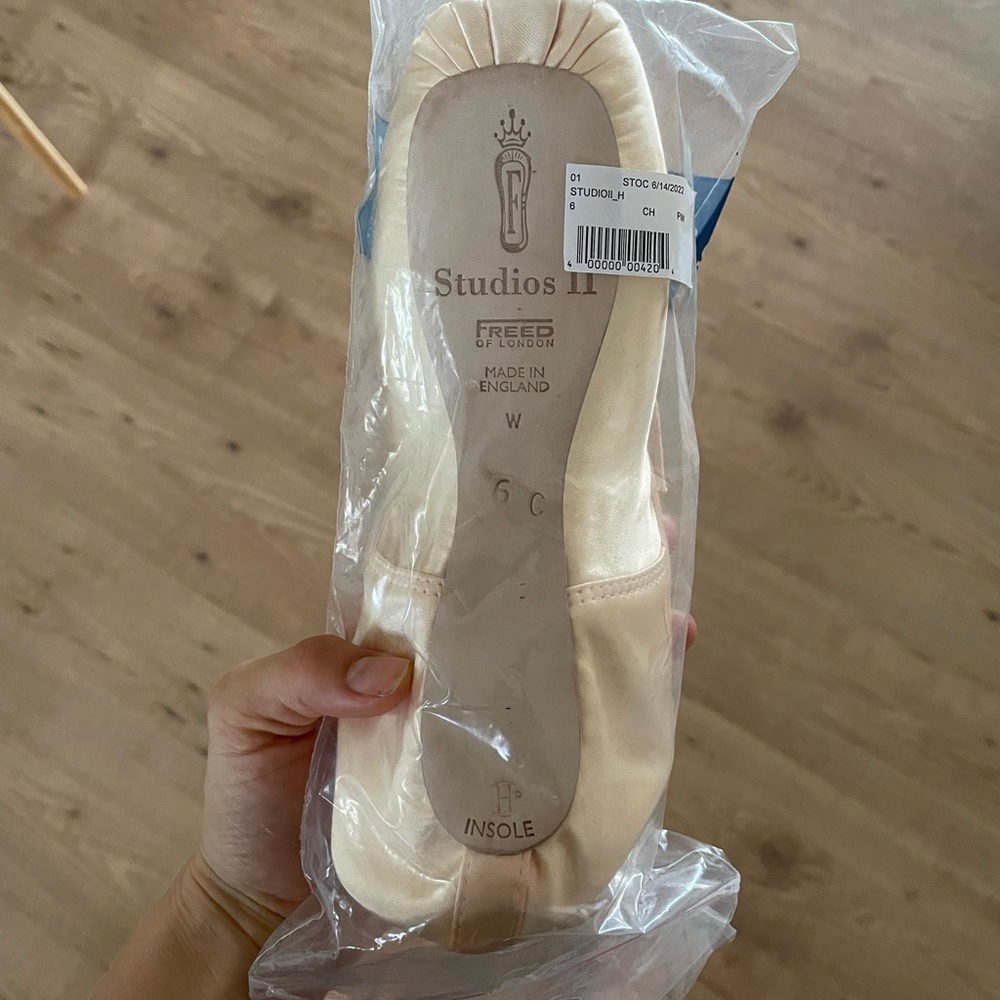 Freed Pointe Shoes Studio 2 size 6 C